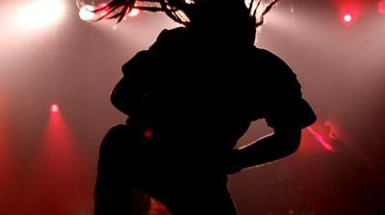 Bend se je izognil vsem ognjenim vložkom, nastop In Flames brez pirotehničnih iz