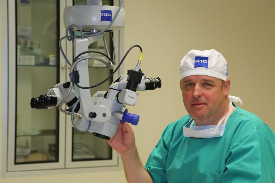 Dr. Drev, laser | Avtor: Andreja Cilenšek