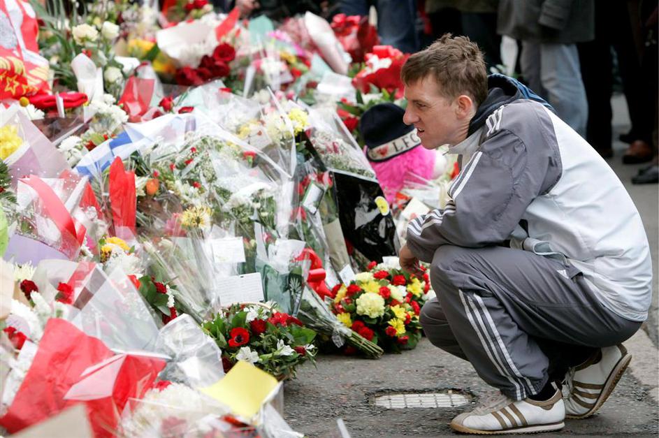 Vsako leto se množica ljudi pokloni žrtvam tragedije iz leta 1989. (Foto: EPA)