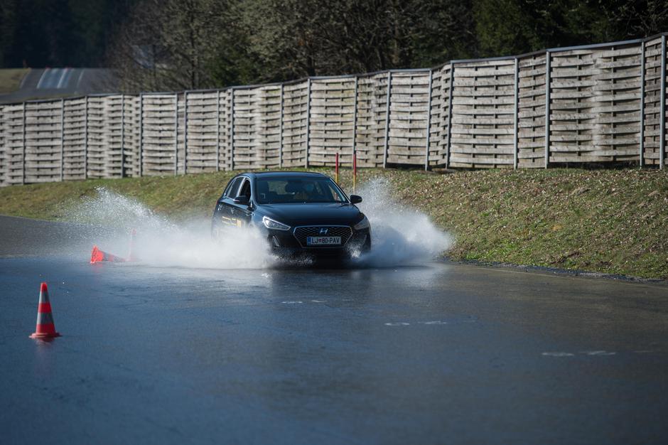 Test pnevmatik zaviranje akvaplaning Vransko Amzs | Avtor: Anže Petkovšek