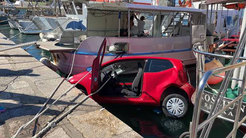 nesreča Krk Punat avto morje