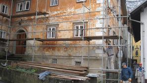 Obnovo kulturnih spomenikov v Kropi, ki so bili poškodovani ob poplavah leta 200