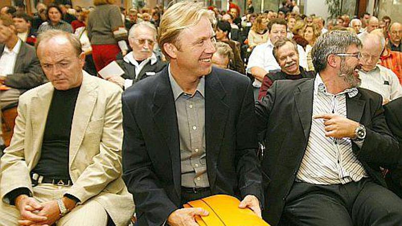 Zares je podala prošnjo za ustanovitev poslanske skupine.