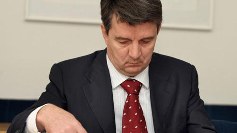 Školč se je odzval na Jelinčičeve besede, da ga v sodnem procesu zaradi poskusa 