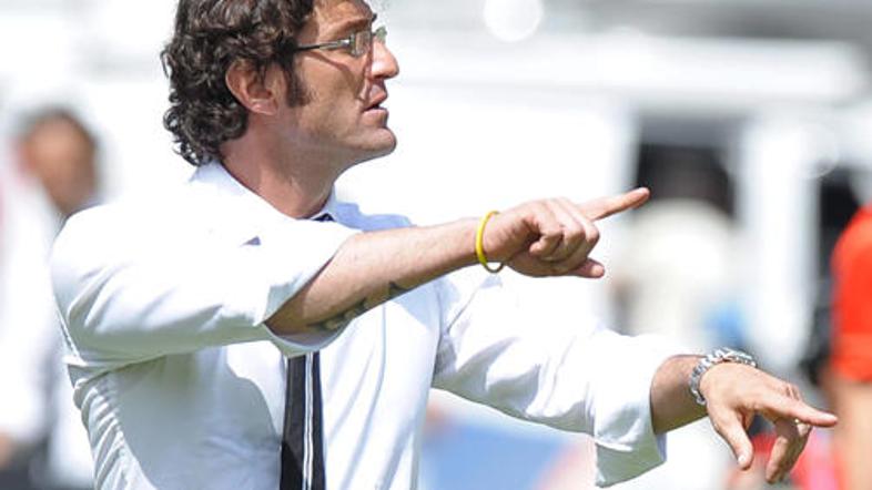 Ciro Ferrara je z Juventusom podpisal dvoletno pogodbo.