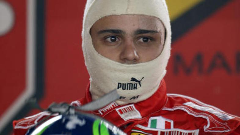 Medtem ko doma dirka s kartom, mu škandal z lanske VN Singapurja ne da spati.