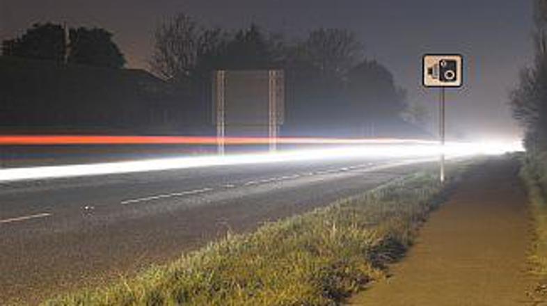 Stacionarni radarji so se pokazali za zelo dober način umirjanja hitrosti na avt