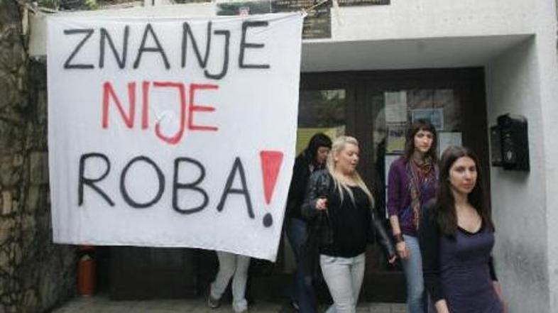 Njihov moto je: "Znanje ni blago!"