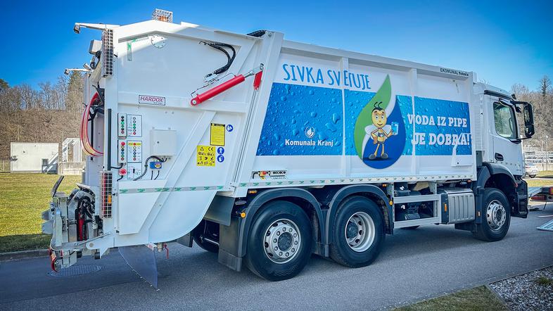 Komunala Kranj bo z novim tovornjakom s tehtnico tehtala odpadke.