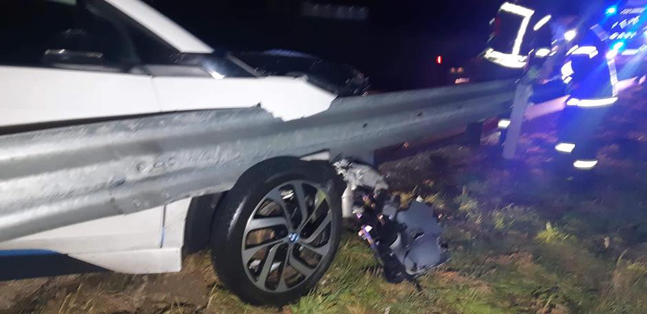 Pri nesreči električnega BMW i3 so posredovali gasilci PGD Zreče | Avtor: PGD Zreče/Marjan Jelenko