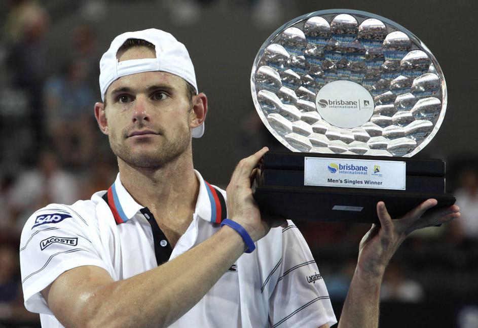 Roddick je navajen pozirati z lovorikami v rokah. (Foto: Reuters)