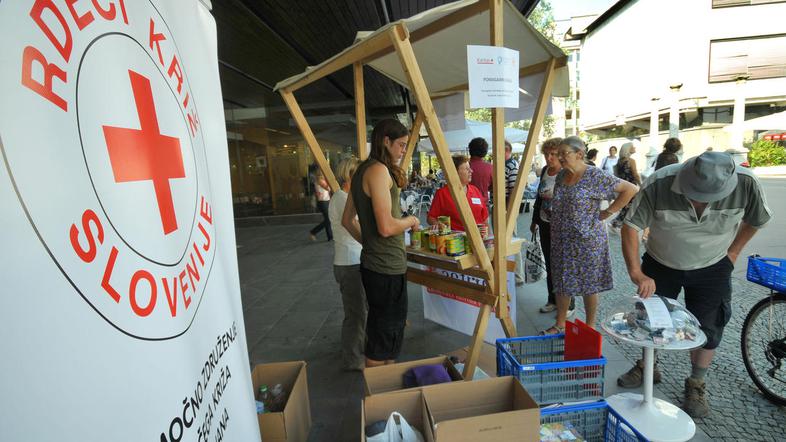 Pomoč, ki jo RK zbere za ogrožene, je omejena. (Foto: Anže Petkovšek)