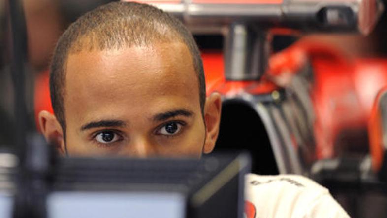 Po štirih dneh skrivanja je Lewis Hamilton spregovoril o odvzeti zmagi v Belgiji