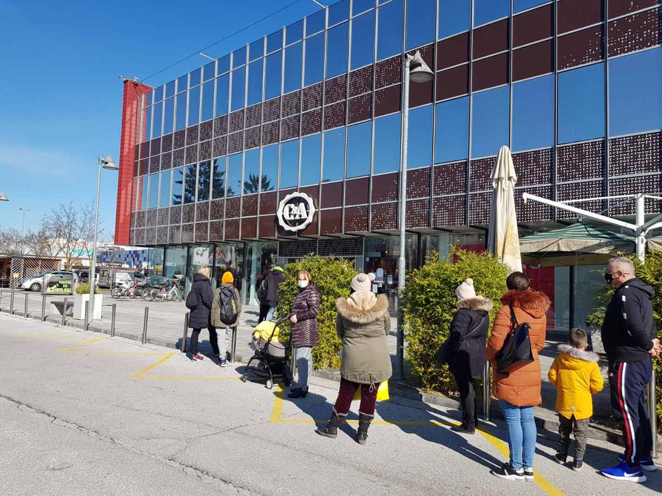 Covid-19, gneča, trgovine