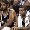 Tim Duncan (na sliki levo) in drugi košarkarji Spursov bodo morali štiri tedne i