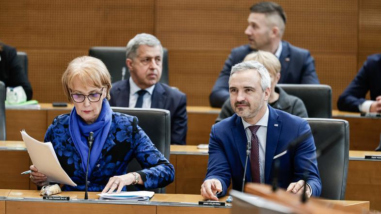 interpelacija Boštjan Poklukar, Vida ČAdonič Špelič, Janez Cigler Kralj