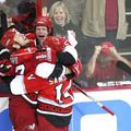 Eric Staal slavi svoj gol s Joejem Corvom, Sergejem Samsonovom in Jussijem Jokin