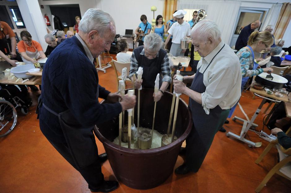 slovenija 29.01.14, Zeljada, Dom starejsih Fuzine, upokojenci, Ne zmoremo ga vec | Avtor: Anže Petkovšek