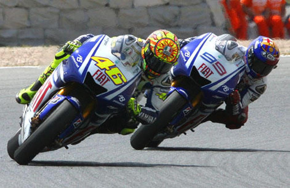 Rossi je VN Katalonije osvojil šele v zadnjem zavoju. Oglejte si ga v spodnjem v