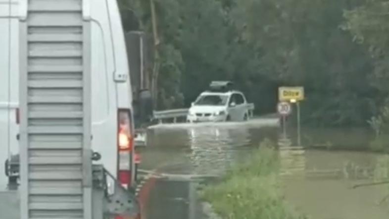 poplavljena cesta Ajdovščina Postojna