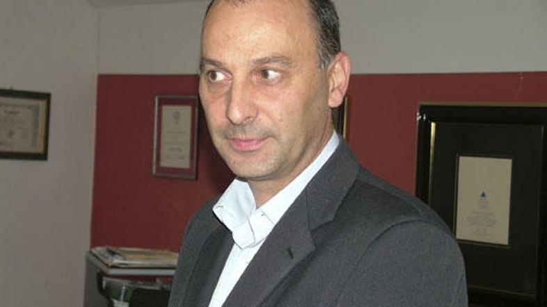 Eden od najresnejših kandidatov iz vrst skrivnostnega konzorcija, ki bi lahko od