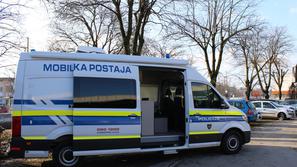 mobilna enota policija