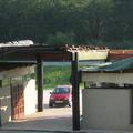 Neurje je poškodovalo tudi streho mrliške vežice na Dvoru.