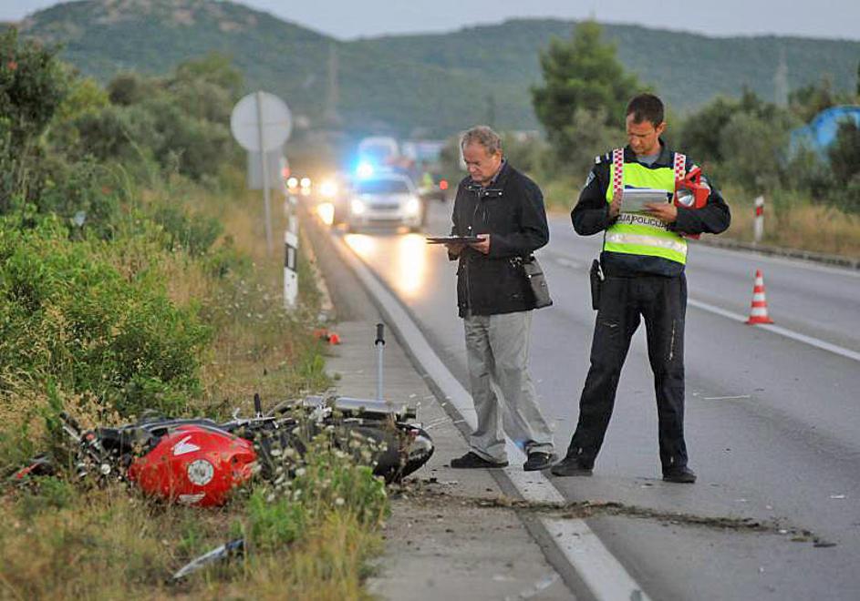 Okoli četrte ure zjutraj je na cesti od Šibenika proti Vodicam, v bližini bencin