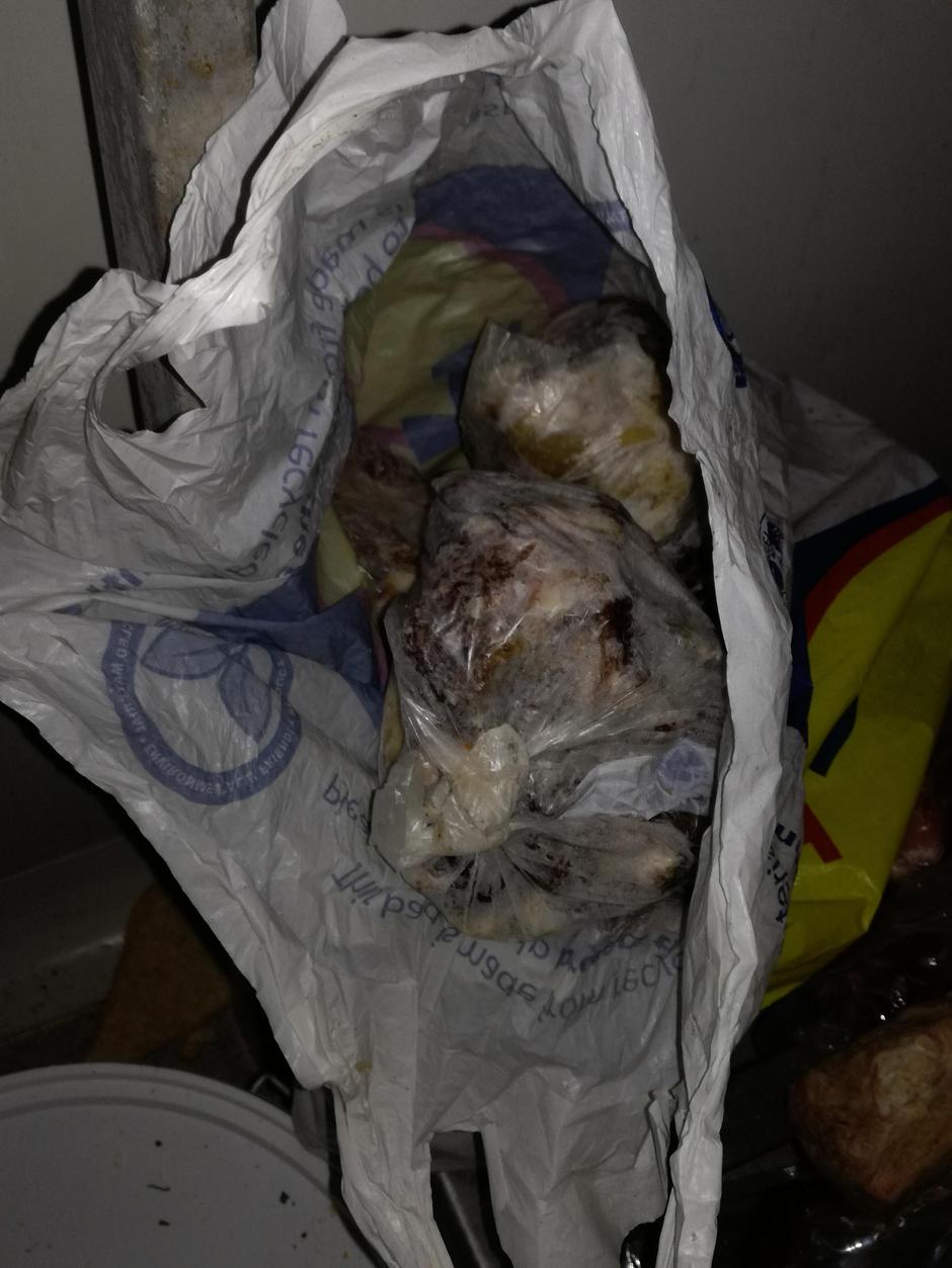 Umazanija v gostilni | Avtor: uprava za varno hrano