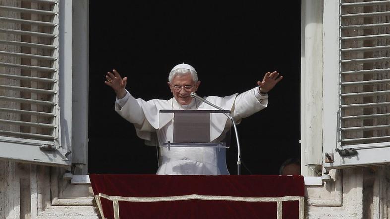 Protestirala je ob nedeljskem papežovem nagovoru