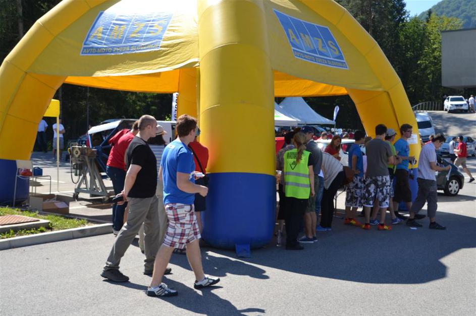 Žurnalov in Toyotin dan