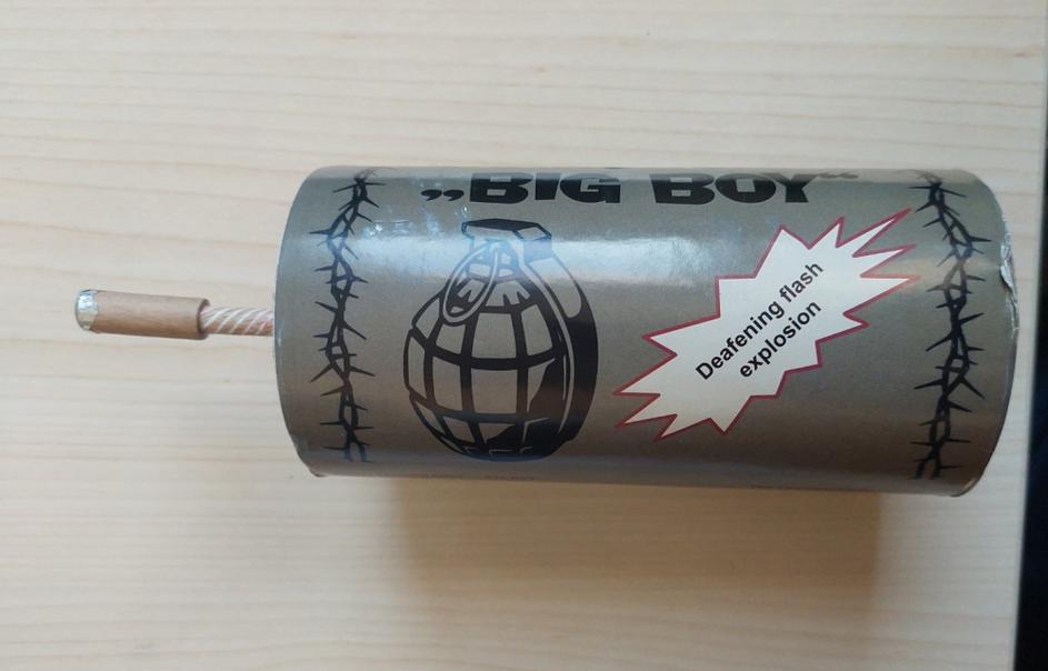 Policisti otrokom zasegli pirotehniko