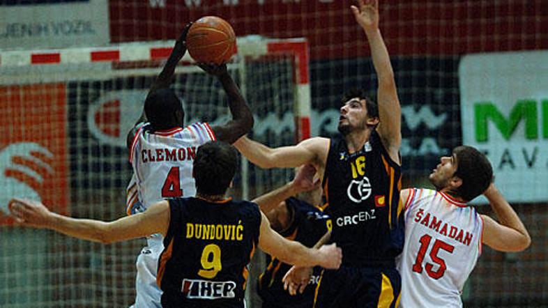 Košarkarji Geoplin Slovana in Zagreba so se v 6. kolu morali sprijazniti s poraz