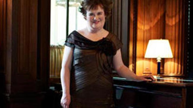 Susan je navdušena nad mislijo, da bi pela spremljevalno skladbo za Jamesa Bonda