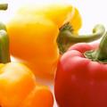 Paprika vabi z okusom, pa tudi barvami.