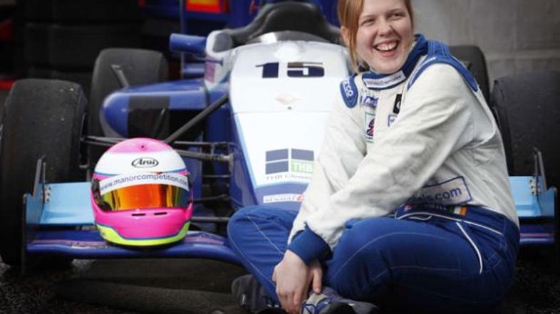 Dijakinja Alice Powell se odkrito spogleduje s formulo 1. (Foto: www.alice-powel