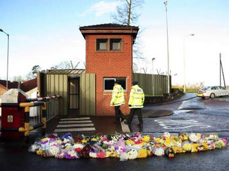 Prebivalci Severne Irske še vedno žalujejo za dvema vojakoma, ki sta bila ubita 