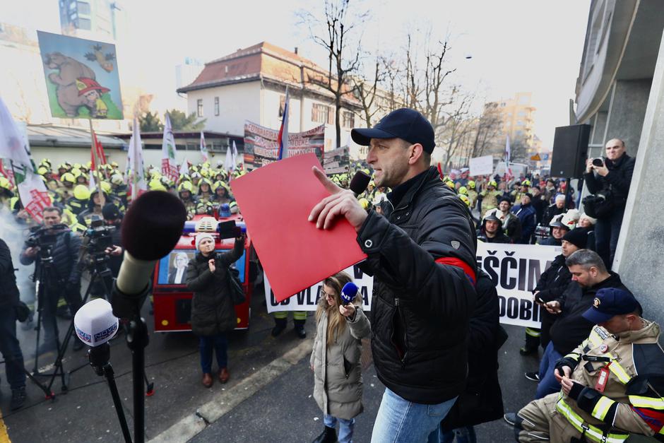 protestni shod poklicnih gasilcev | Avtor: Saša Despot