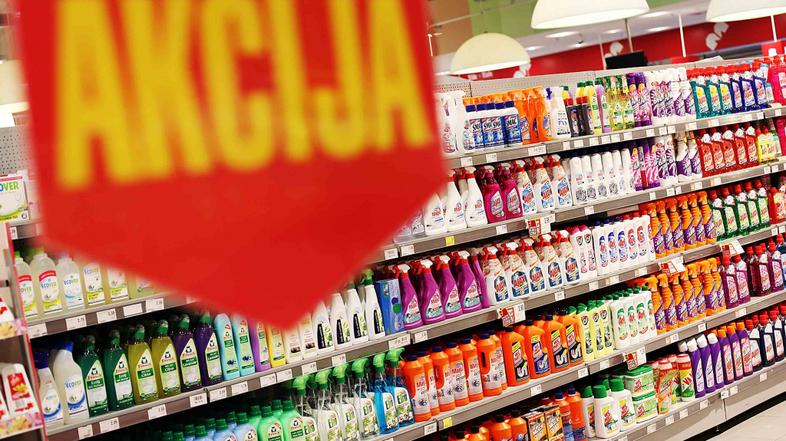 Slovenija 12.03.2014 Mercator trgovina, izdelki v akciji, nakupovanje, cistila; 