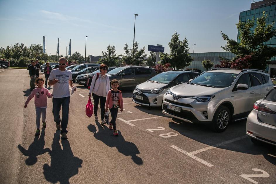 Žurnalova delavnica s Toyotinimi hibridnimi vozili