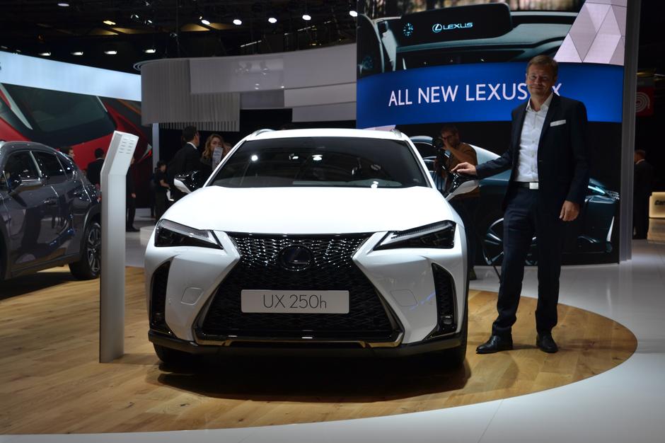 Lexus na avtomobilskem salonu v Parizu | Avtor: Gregor Prebil