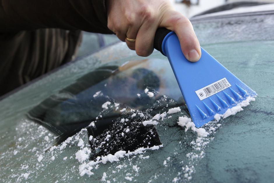 Avto in zima led sneg praskanje | Avtor: Profimedia