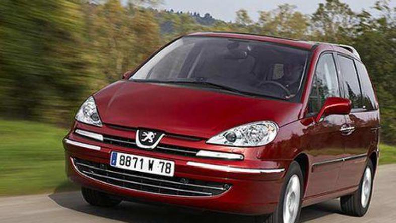 Po citroënu C8 prihaja še osveženi peugeotov brat 807.