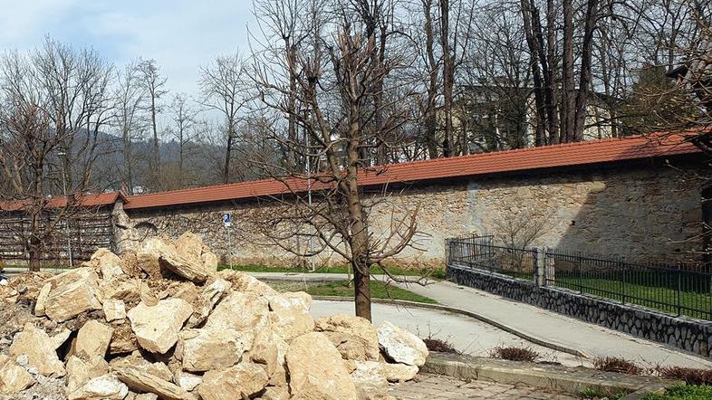 Skale na Nunskem vrtu v Škofji Loki