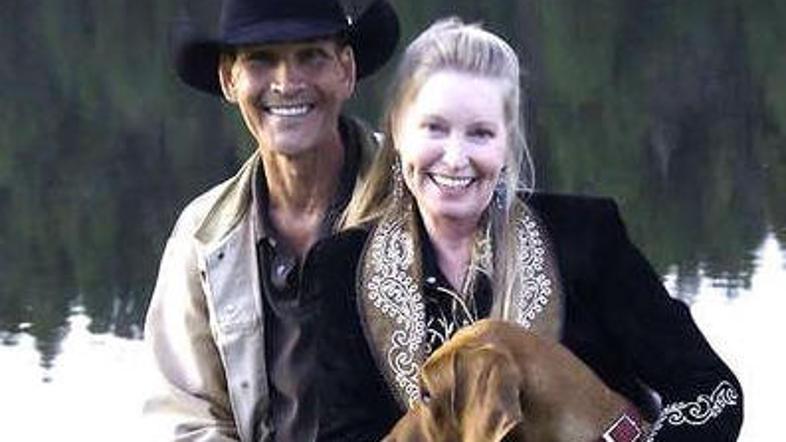 Vdovi temne misli preganjajo prijateljice, ki jih kliče tudi ob dveh zjutraj.