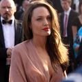 Angelina že osem let pomaga pakistanskim emigrantom.