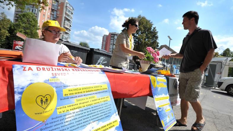 Zbiranje podpisov za razpis referenduma o družinskem zakoniku.