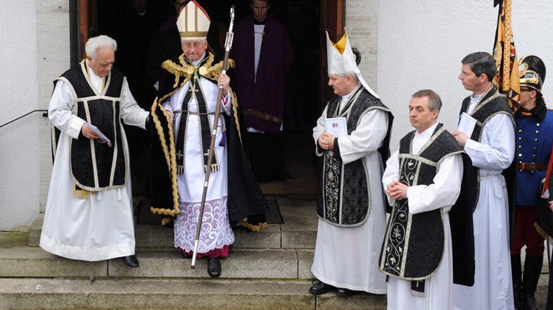 Škof Mixa naj bi se zverinsko znašal nad sirotami. (Foto: Epa)