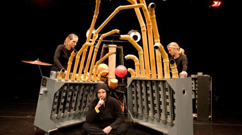 Predstava traja 60 minut in je primerna za otroke od 6. leta dalje. (Foto: LGL L