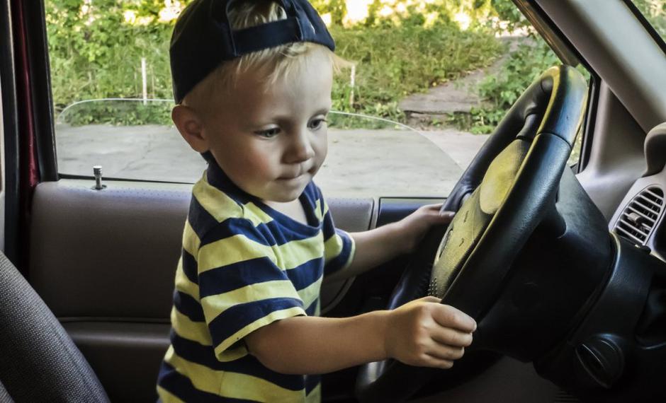 Otrok v avtu | Avtor: Profimedias